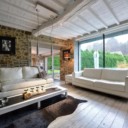 Дом отдыха Stylish With Pool,