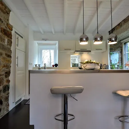 Stylish With Pool, Σπίτι διακοπών Jalhay