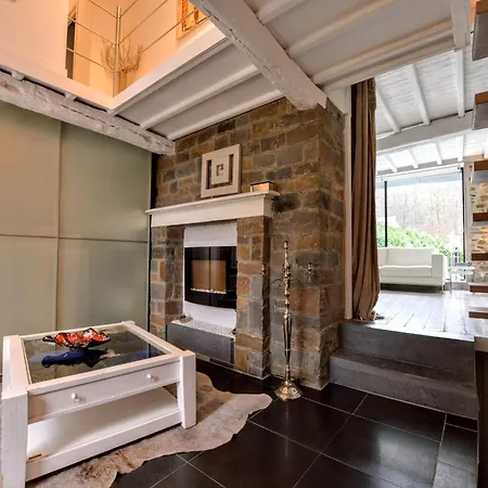 Stylish With Pool, Дом отдыха Жале