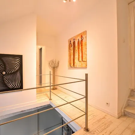 Дом отдыха Stylish With Pool, Жале